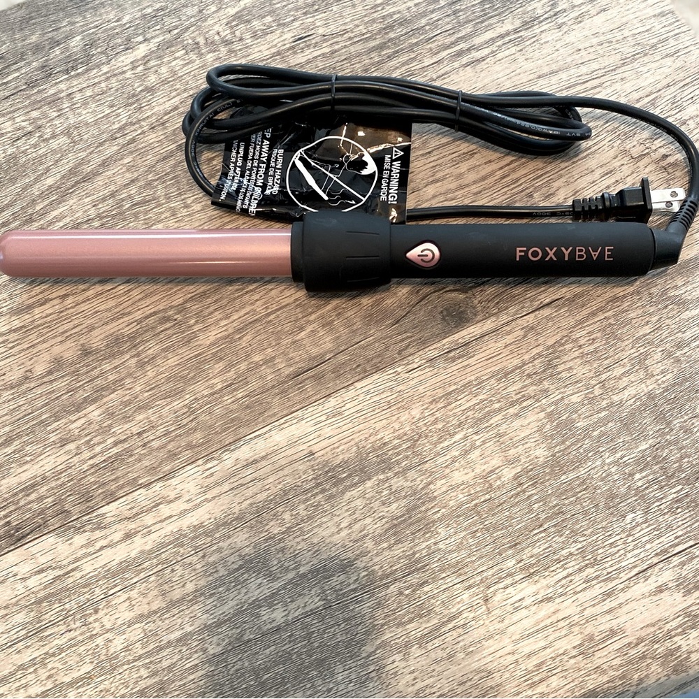 FOXYBAE 25mm Black Curling Wand

Rose Gold